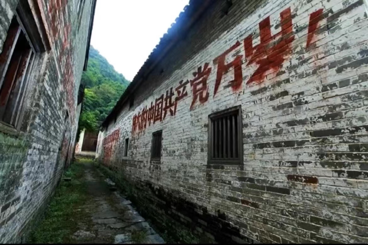 习近平致电祝贺阮春福当选越南国家主席 李克强致电祝贺范明政当选越南政府总理