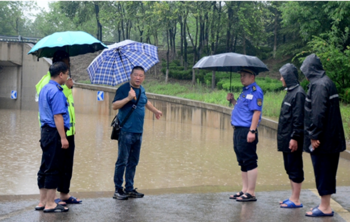 临沂市祊河民间河长尹志林巡察汛情并发出倡议